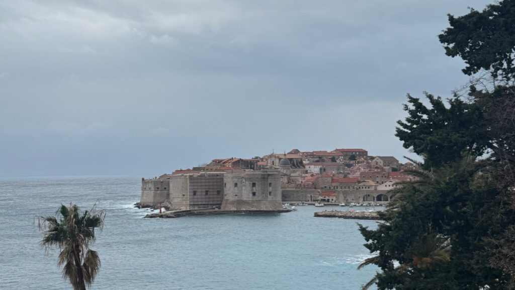 Dubrovnik, zimska bura i bekstvo u art